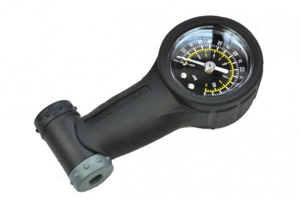 Манометр GIYO GG-05  механический до 8,5bar/110PSI,  двойная головка AV/FV
